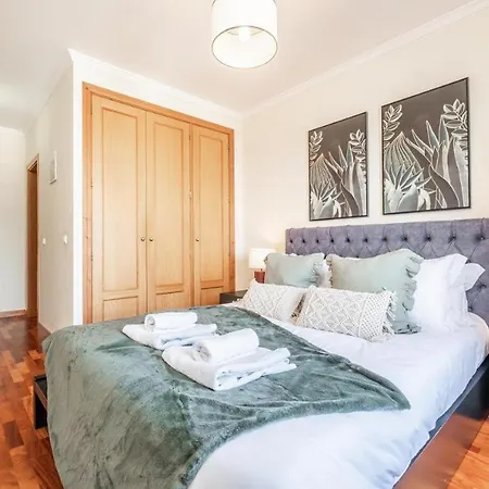 Canico Lodge Апартаменты *